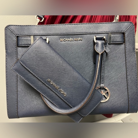 Micheal Kors ~ Purse & Wallet Combo, Navy Dillon Satchel - Picture 9 of 11